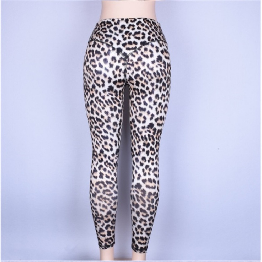 1 Left! High Waisted Leopard Printed Leggings - Picture 4 of 8